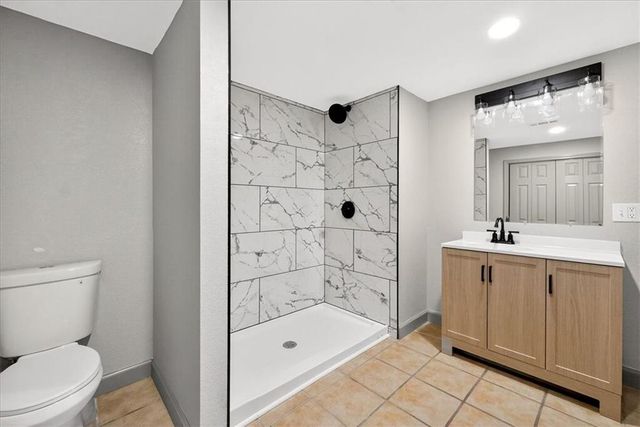 403 NE Howard Avenue, Lee's Summit, MO 64063