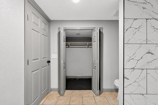 403 NE Howard Avenue, Lee's Summit, MO 64063