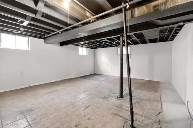 403 NE Howard Avenue, Lee's Summit, MO 64063