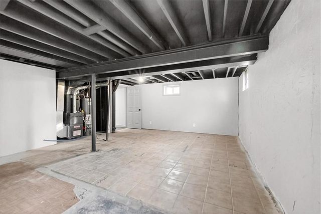 403 NE Howard Avenue, Lee's Summit, MO 64063