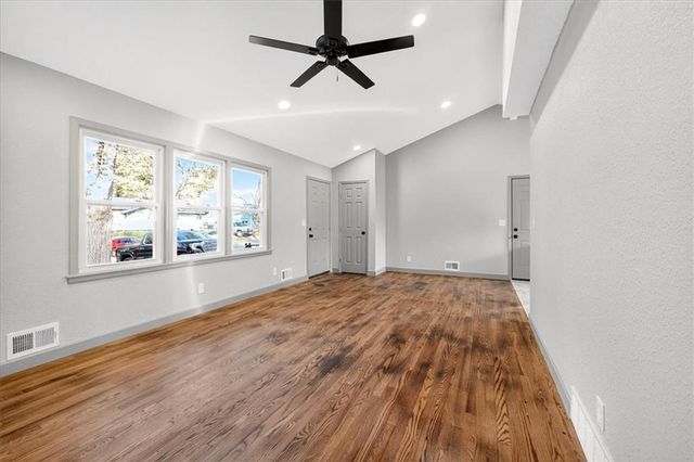 403 NE Howard Avenue, Lee's Summit, MO 64063