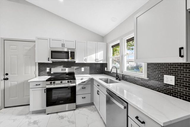 403 NE Howard Avenue, Lee's Summit, MO 64063