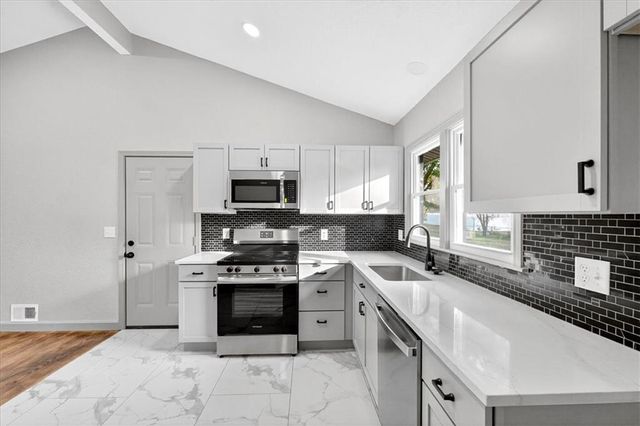 403 NE Howard Avenue, Lee's Summit, MO 64063