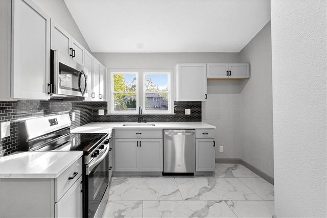 403 NE Howard Avenue, Lee's Summit, MO 64063