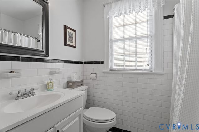 2116 Maplewood Rd, Henrico, VA 23228