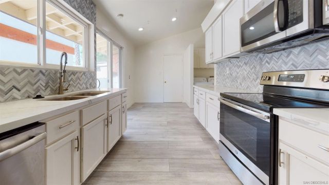 5270-72 Manhasset Dr, San Diego, CA 92115