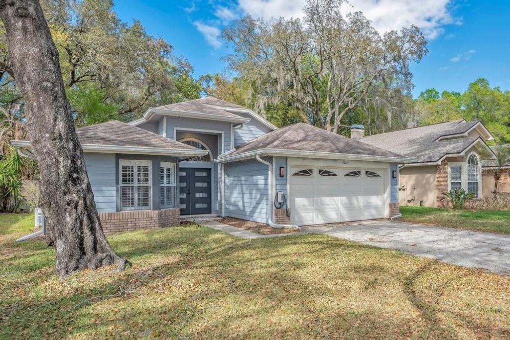 Image 2 of property listing at 1001 PIEDMONT OAKS DRIVE, Apopka, FL 32703