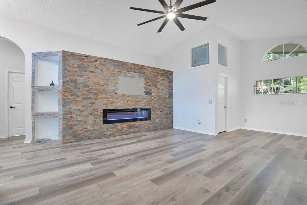 Image 16 of property listing at 1001 PIEDMONT OAKS DRIVE, Apopka, FL 32703