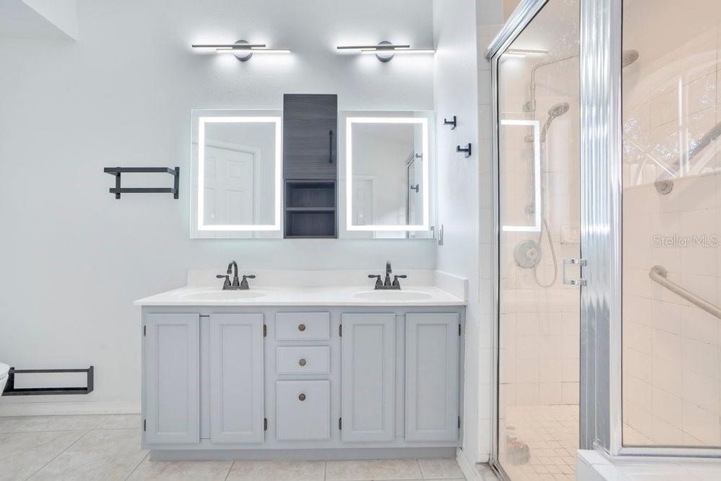 Image 21 of property listing at 1001 PIEDMONT OAKS DRIVE, Apopka, FL 32703