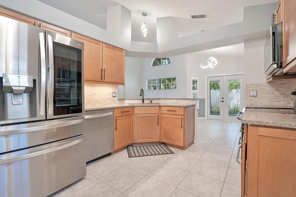 Image 9 of property listing at 1001 PIEDMONT OAKS DRIVE, Apopka, FL 32703