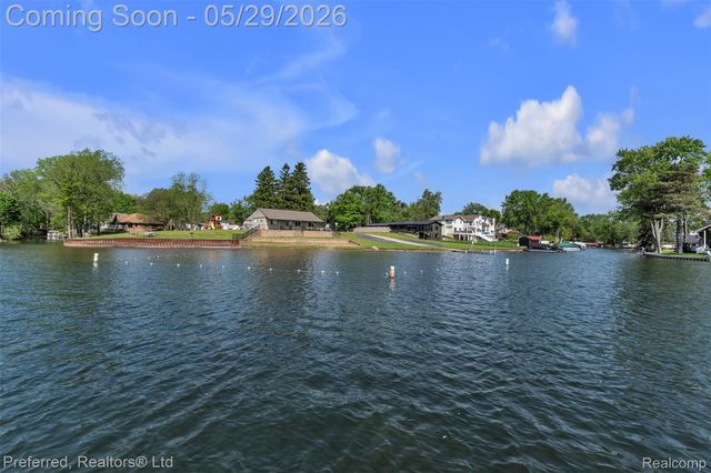 3812 Maiden Street, Waterford Charter Township, MI 48329