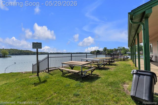 3812 Maiden Street, Waterford Charter Township, MI 48329