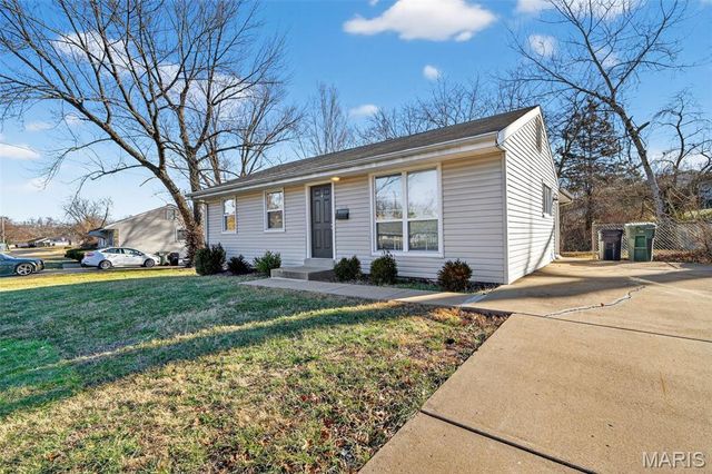 5616 Parchester Drive, St Louis, MO 63121