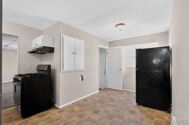 5616 Parchester Drive, St Louis, MO 63121