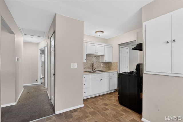 5616 Parchester Drive, St Louis, MO 63121