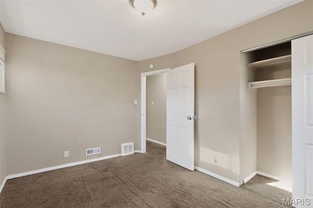 5616 Parchester Drive, St Louis, MO 63121