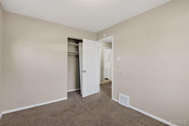 5616 Parchester Drive, St Louis, MO 63121