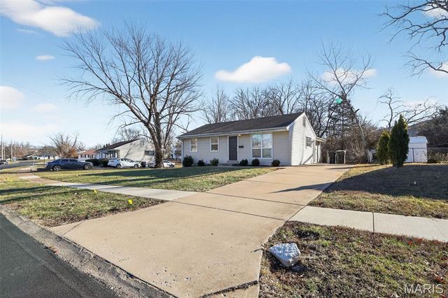 5616 Parchester Drive, St Louis, MO 63121