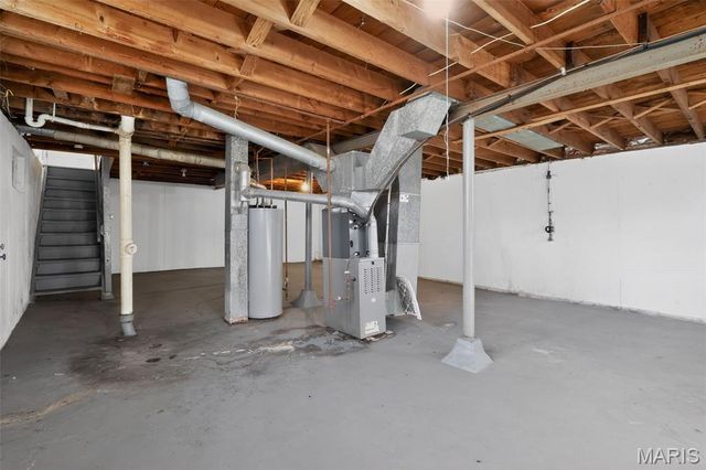 5616 Parchester Drive, St Louis, MO 63121