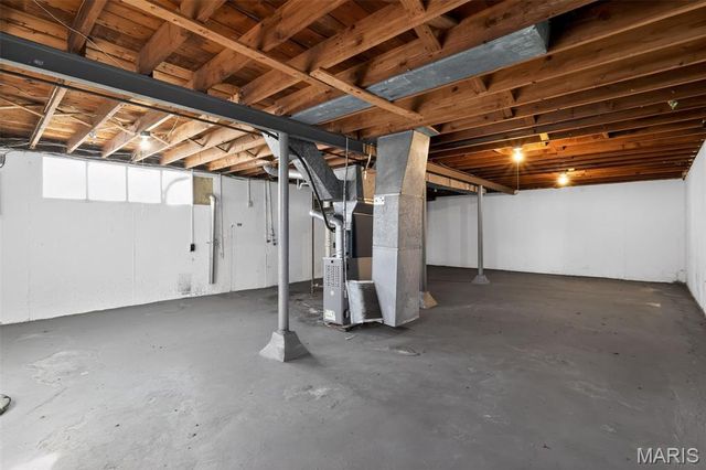 5616 Parchester Drive, St Louis, MO 63121