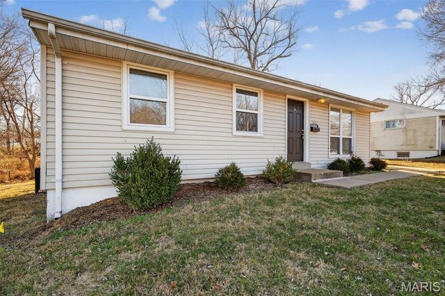 5616 Parchester Drive, St Louis, MO 63121