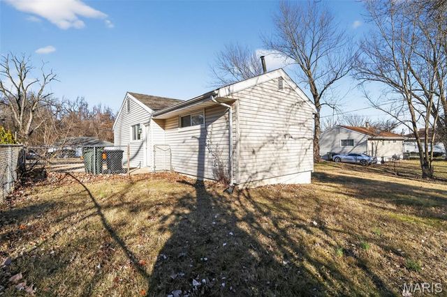 5616 Parchester Drive, St Louis, MO 63121