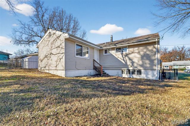 5616 Parchester Drive, St Louis, MO 63121