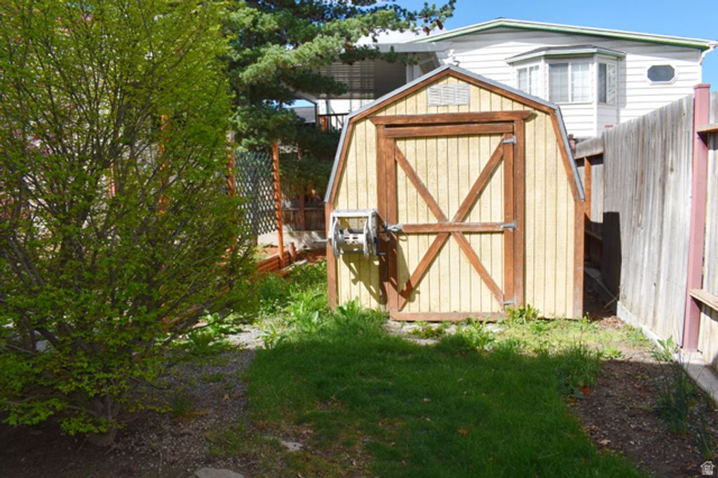 Image 25 of property listing at 5316 S 2150 W, Taylorsville, UT 84129