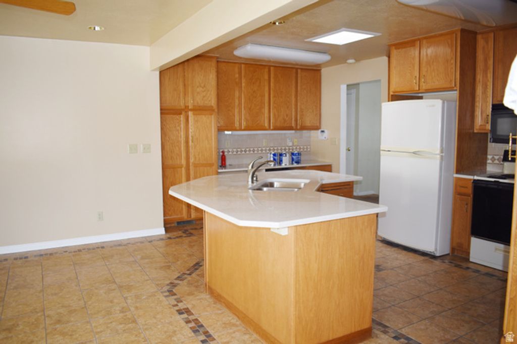 Image 6 of property listing at 5316 S 2150 W, Taylorsville, UT 84129