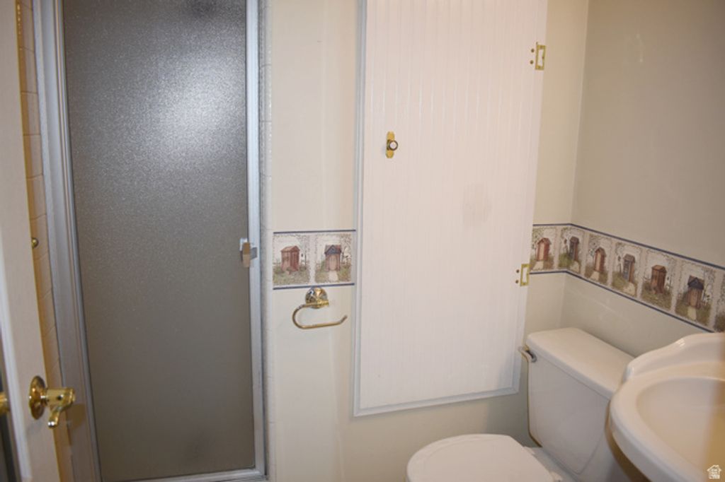 Image 9 of property listing at 5316 S 2150 W, Taylorsville, UT 84129