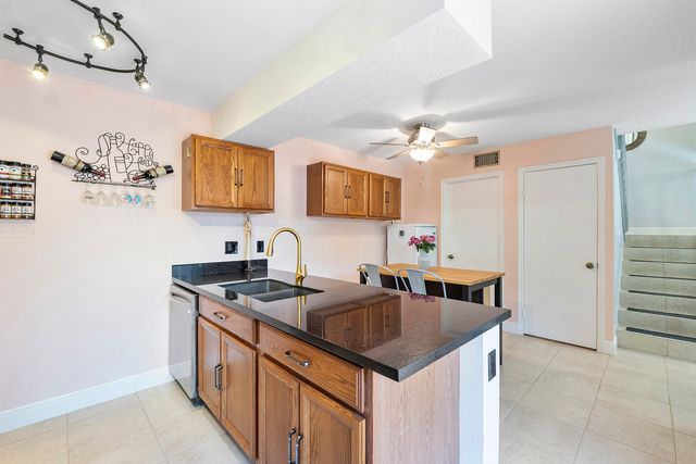 1426 SW 110th Way, Davie, FL 33324