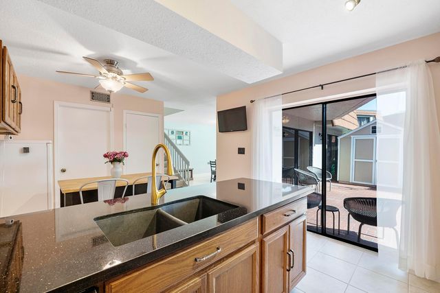 1426 SW 110th Way, Davie, FL 33324