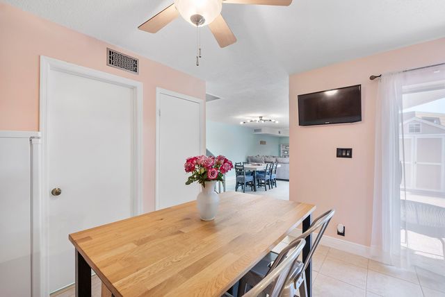 1426 SW 110th Way, Davie, FL 33324