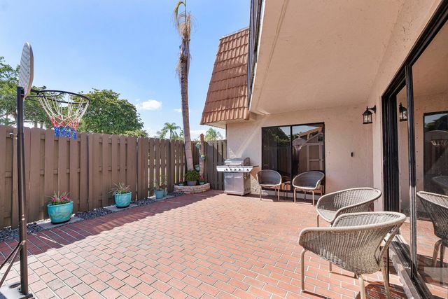 1426 SW 110th Way, Davie, FL 33324