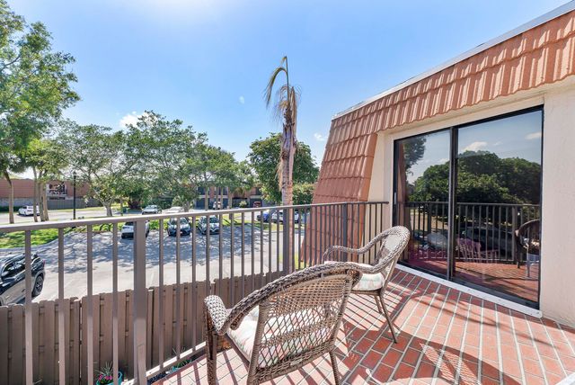 1426 SW 110th Way, Davie, FL 33324