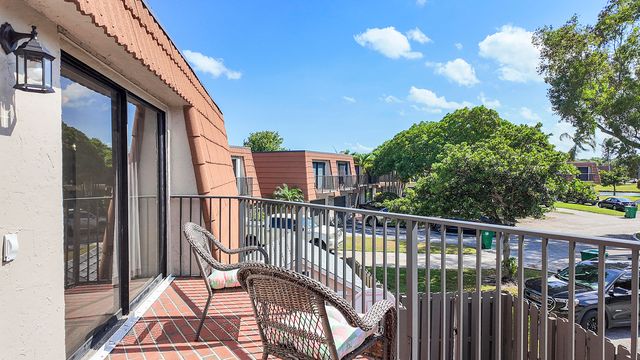 1426 SW 110th Way, Davie, FL 33324