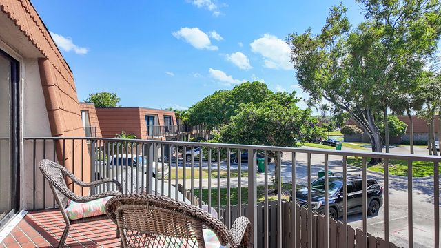 1426 SW 110th Way, Davie, FL 33324