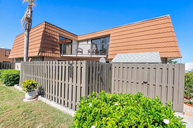 1426 SW 110th Way, Davie, FL 33324