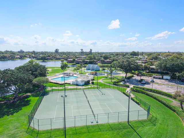 1426 SW 110th Way, Davie, FL 33324