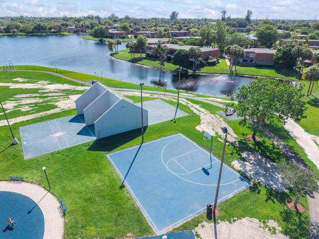 1426 SW 110th Way, Davie, FL 33324