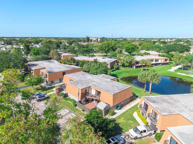 1426 SW 110th Way, Davie, FL 33324