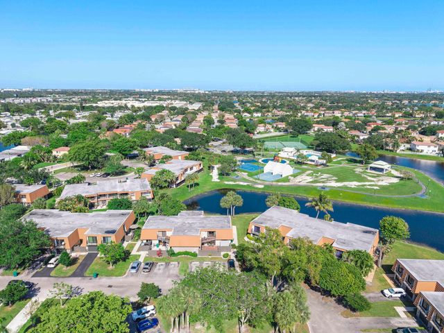 1426 SW 110th Way, Davie, FL 33324