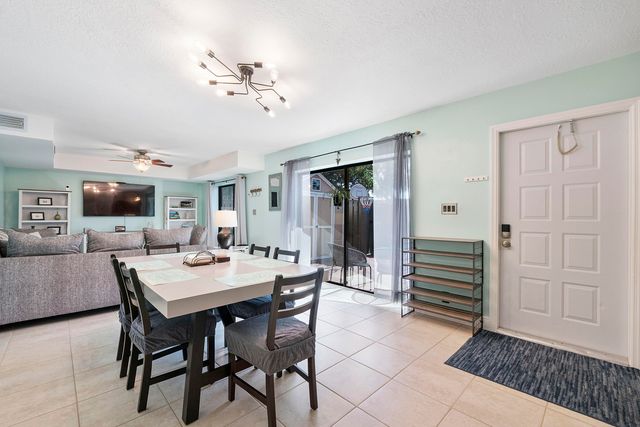 1426 SW 110th Way, Davie, FL 33324
