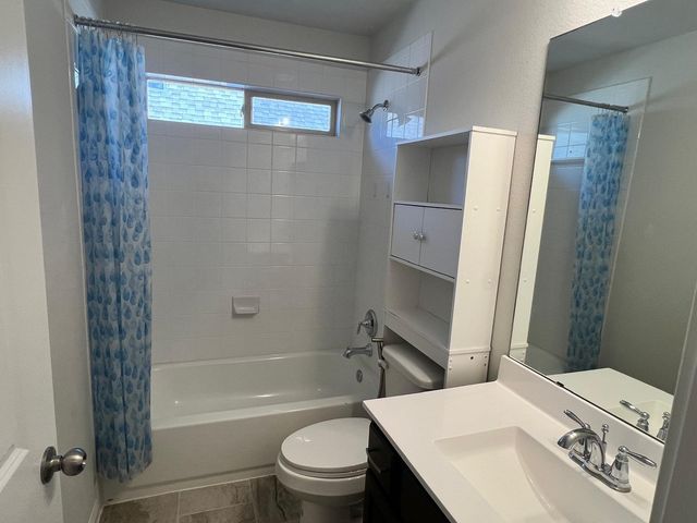 528 Elm Green ST, Hutto, TX 78634