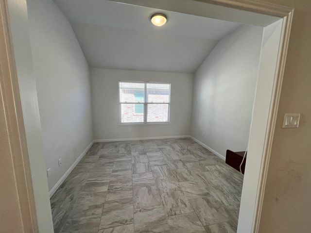 528 Elm Green ST, Hutto, TX 78634