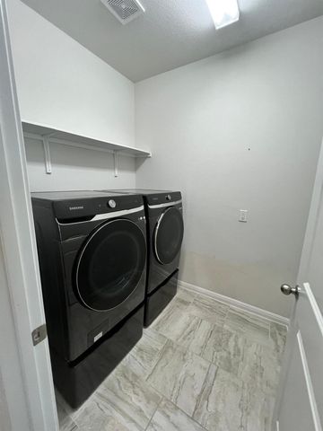 528 Elm Green ST, Hutto, TX 78634