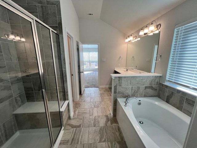 528 Elm Green ST, Hutto, TX 78634