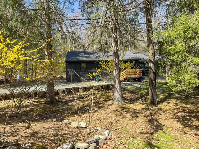 16 Burpo Lane, Kerhonkson, NY 12446