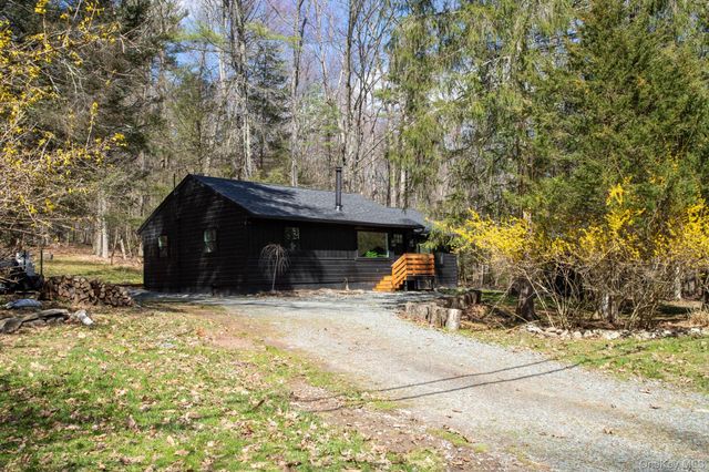 16 Burpo Lane, Kerhonkson, NY 12446