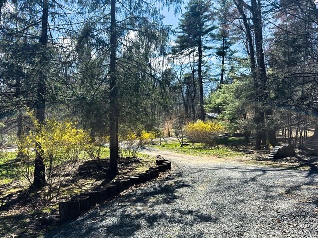 16 Burpo Lane, Kerhonkson, NY 12446